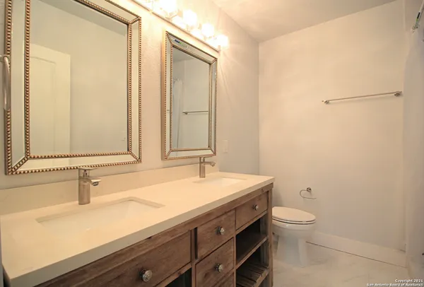 $1,500 | 707 South Olive Street, Unit B, San Antonio, TX 78203