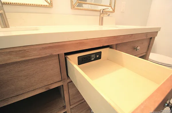 $1,500 | 707 South Olive Street, Unit B, San Antonio, TX 78203