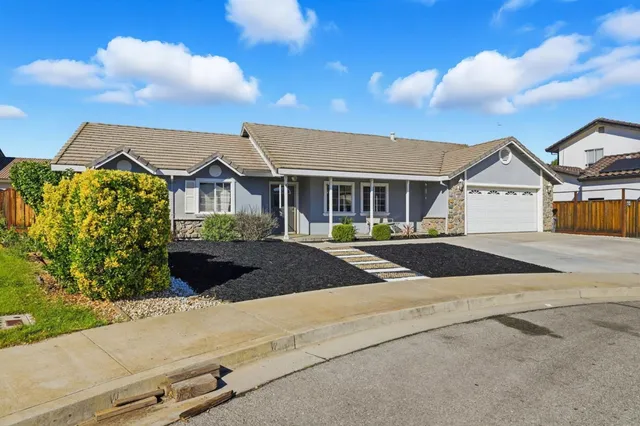$740,000 | 1680 El Camino De Vida, Hollister, CA 95023