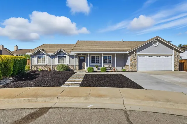 $740,000 | 1680 El Camino De Vida, Hollister, CA 95023