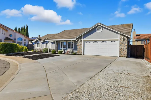 $740,000 | 1680 El Camino De Vida, Hollister, CA 95023