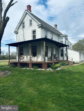 a front view of house with yard