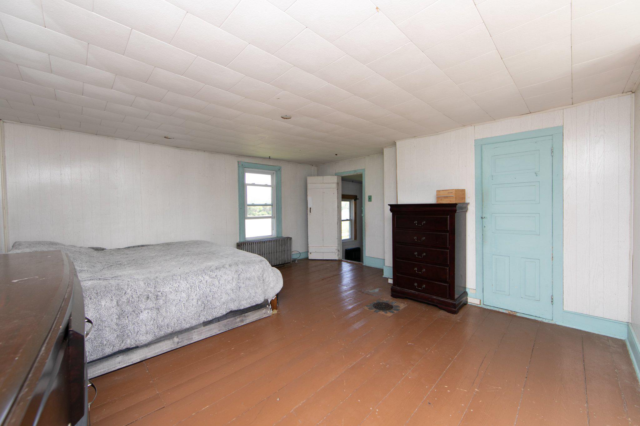 128 Jefferson Road Elmer, NJ 08318 - Photo 22 of 47 a spacious bedroom with a bed and a couch
