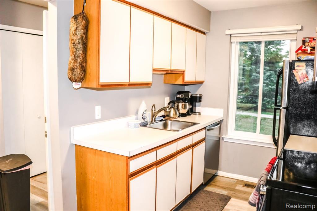 23211 Middlebelt Road Farmington Hills, MI 48336 - Photo 4 of 10