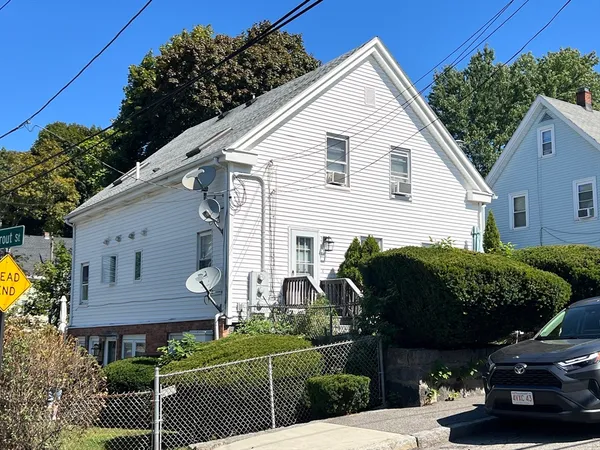 a view of a house front of house