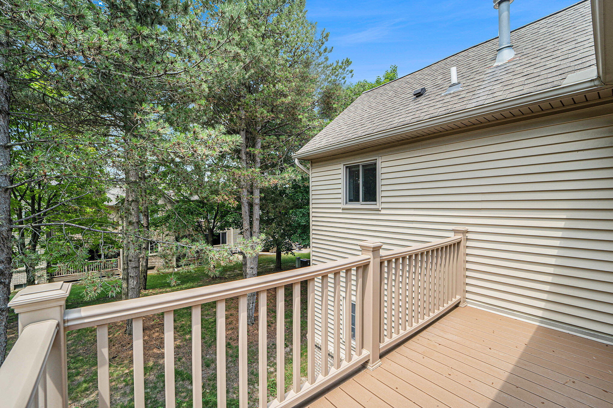 764 South Milford Road Milford, MI 48381 - Photo 14 of 17 Deck