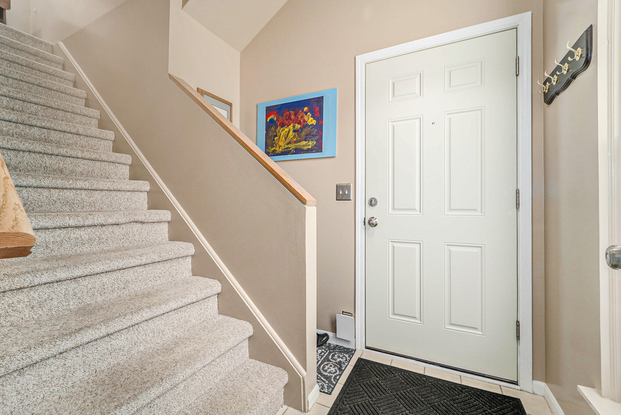 764 South Milford Road Milford, MI 48381 - Photo 2 of 17 Entryway