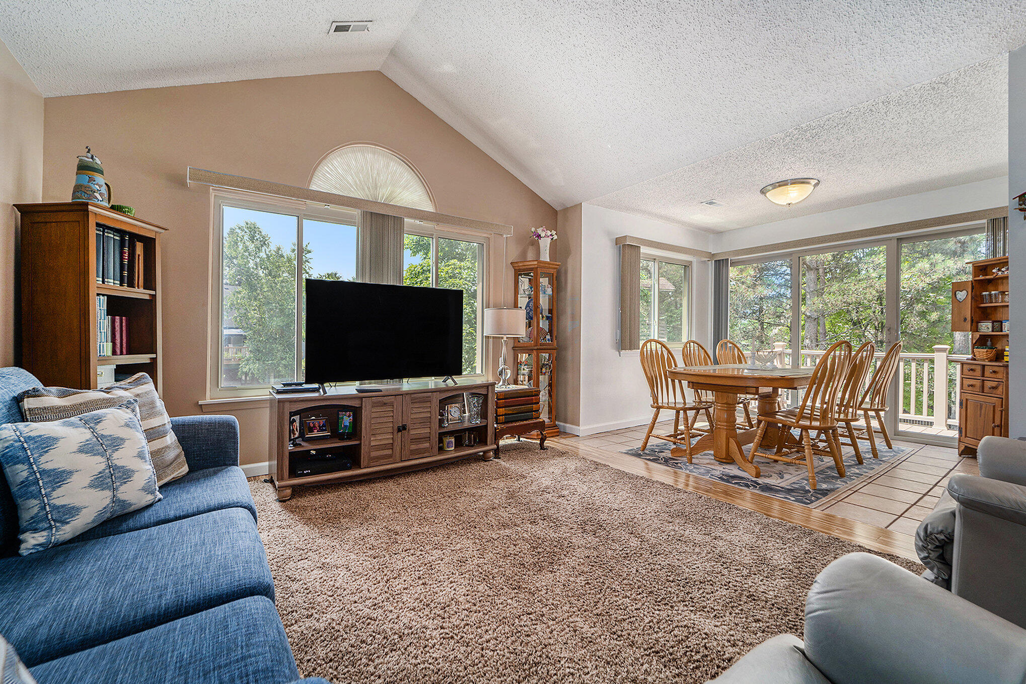 764 South Milford Road Milford, MI 48381 - Photo 4 of 17 Living Room/Dining