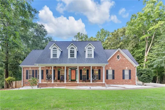 $602,500 | 1106 Appaloosa Court, Summerfield, NC 27358