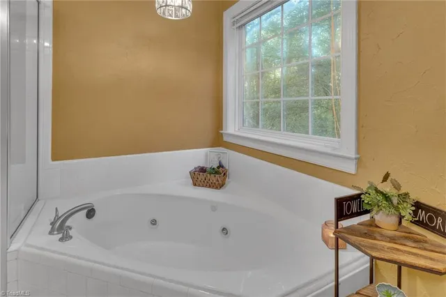 $602,500 | 1106 Appaloosa Court, Summerfield, NC 27358