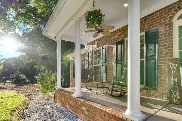 $602,500 | 1106 Appaloosa Court, Summerfield, NC 27358