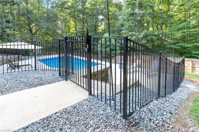 $602,500 | 1106 Appaloosa Court, Summerfield, NC 27358