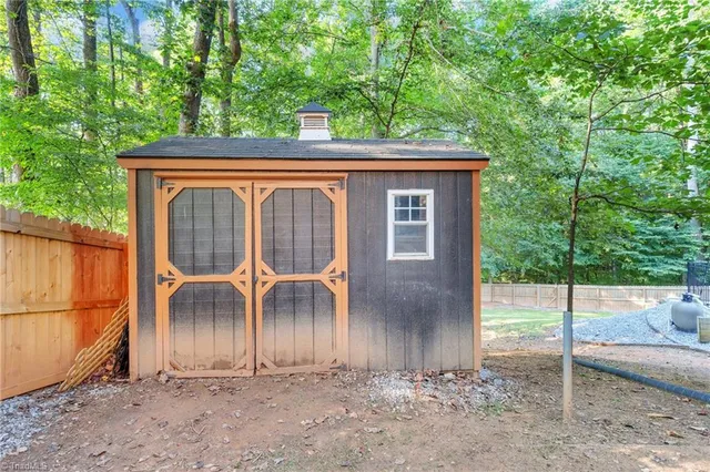 $602,500 | 1106 Appaloosa Court, Summerfield, NC 27358