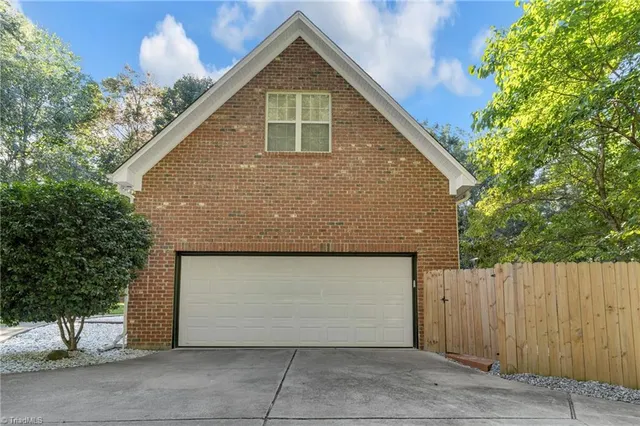 $602,500 | 1106 Appaloosa Court, Summerfield, NC 27358