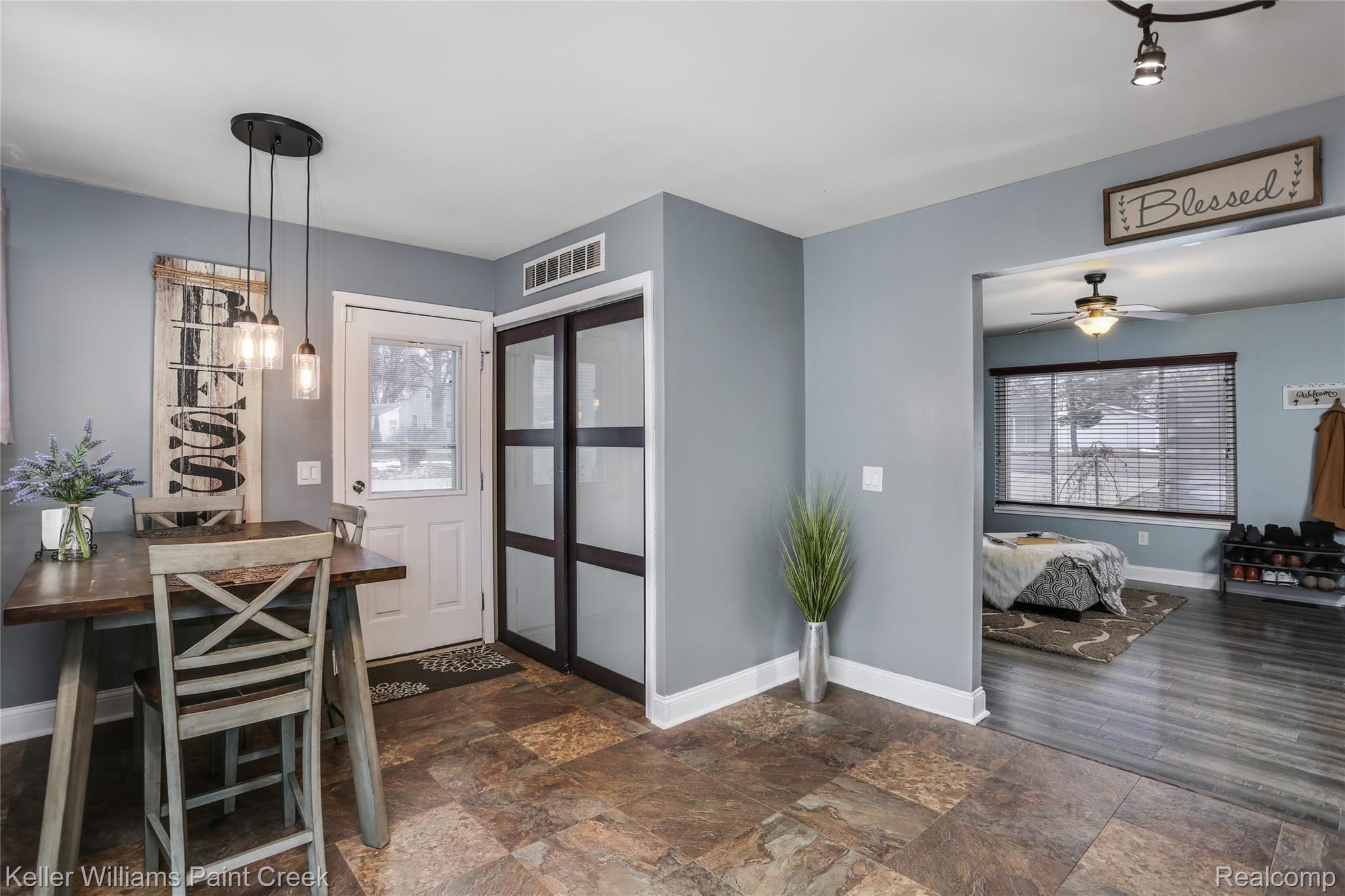 47885 Shelby Road Utica, MI 48317 - Photo 11 of 19 Dining area
