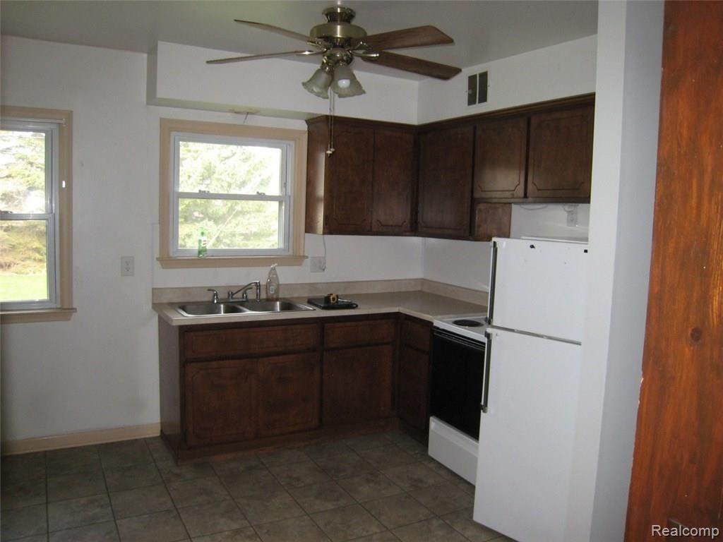 2089 Mitchell Lake Road Attica, MI 48412 - Photo 11 of 23 Kitchen.jpg