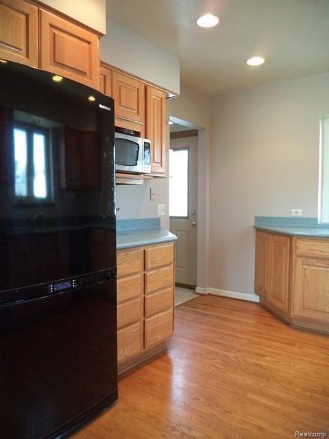 1582 Hawthorne Road Grosse Pointe, MI 48236 - Photo 13 of 36 Hawthorne - 1582 (8).jpg