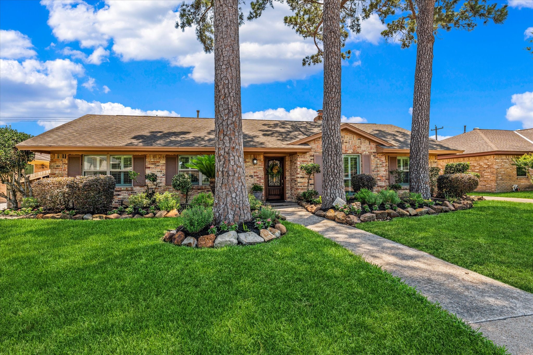 983 West Donovan Street Houston, TX 77091 - Photo 1 of 46 Welcome to 983 W Donovan!