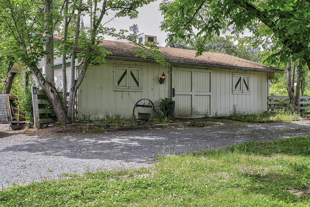 1653 Rounds Avenue Grants Pass, OR 97527 - Photo 2 of 9 2