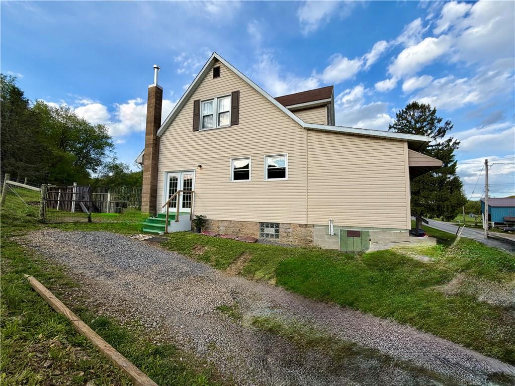 197 State Rte 1026 Dayton, PA 16222 - Photo 4 of 42 Side of house