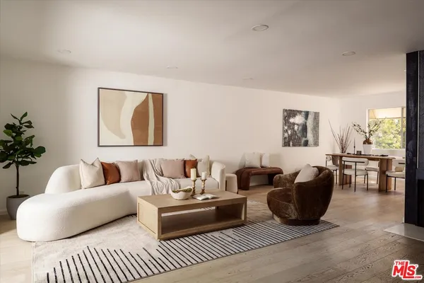 $799,950 | 9761 Vía Pavia, Burbank, CA 91504