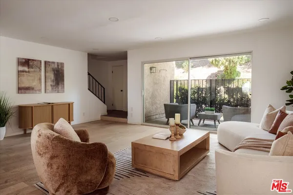 $799,950 | 9761 VÃa Pavia, Burbank, CA 91504