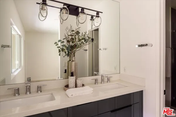 $799,950 | 9761 VÃa Pavia, Burbank, CA 91504