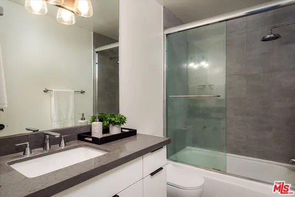 $799,950 | 9761 VÃa Pavia, Burbank, CA 91504