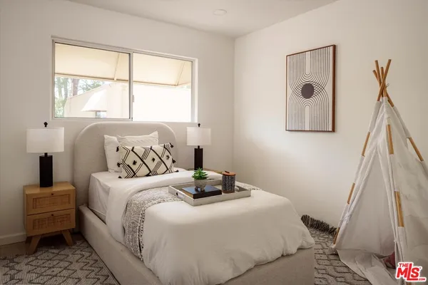 $799,950 | 9761 VÃa Pavia, Burbank, CA 91504