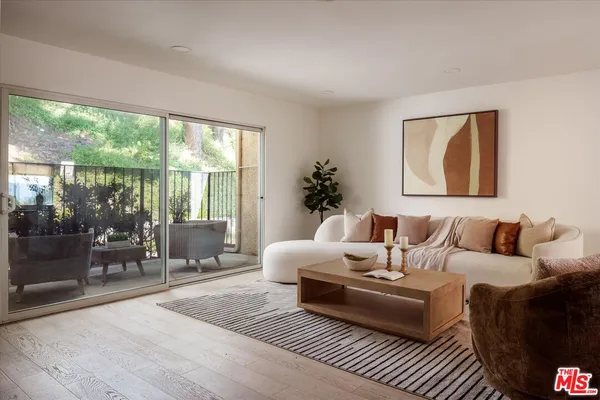 $799,950 | 9761 VÃa Pavia, Burbank, CA 91504