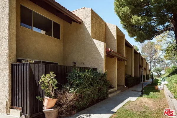 $799,950 | 9761 VÃa Pavia, Burbank, CA 91504