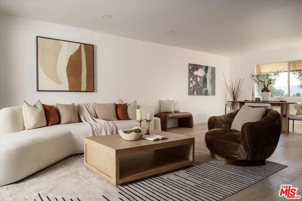 $799,950 | 9761 VÃa Pavia, Burbank, CA 91504