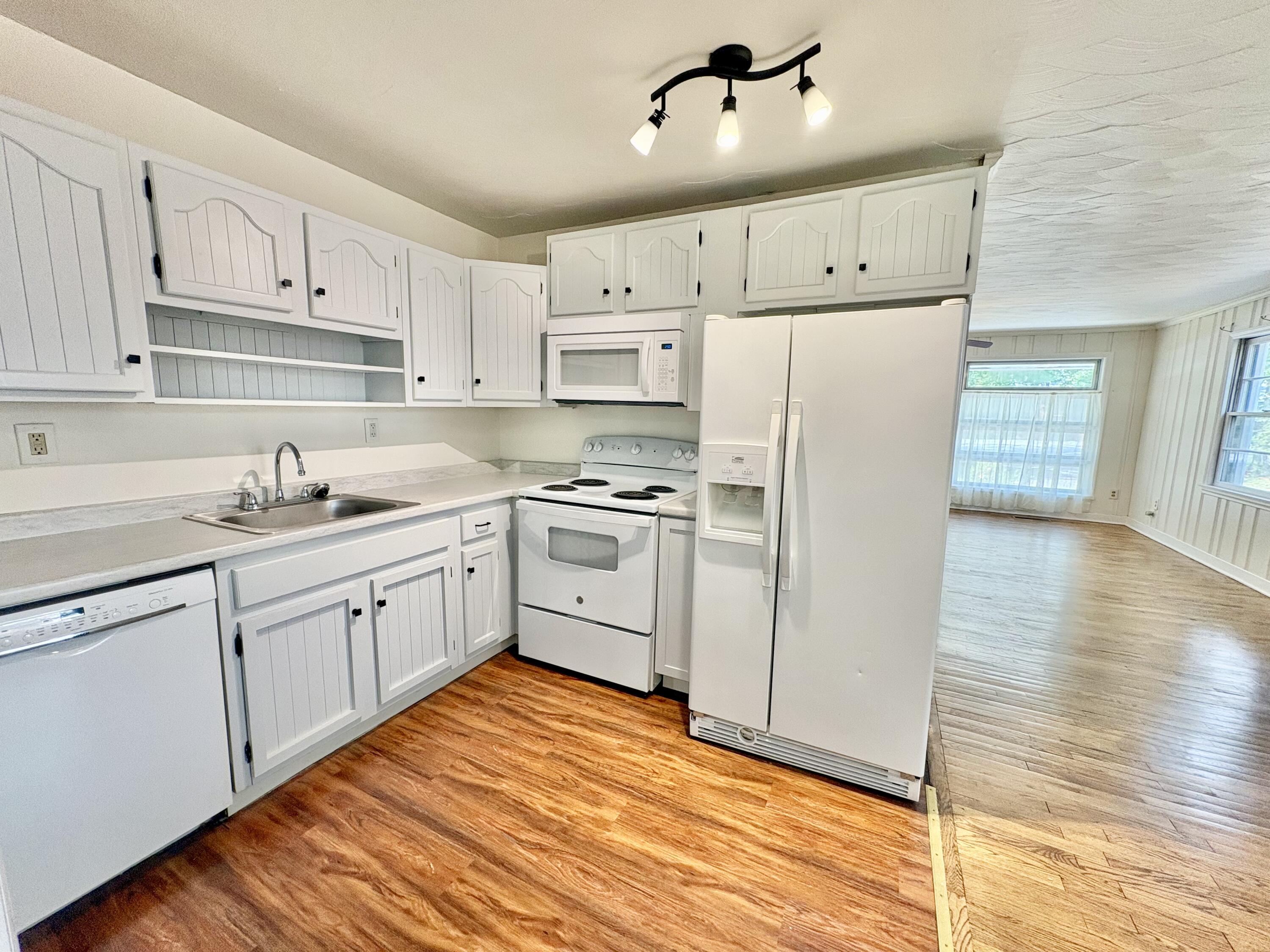 922 Ridgeway Avenue Signal Mountain, TN 37377 - Photo 7 of 23 kitchen opens to dining/living