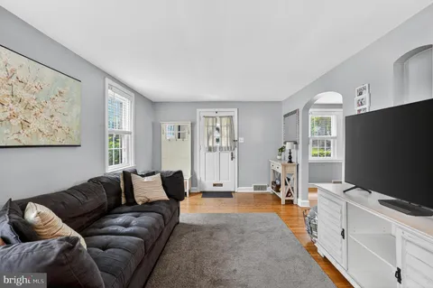$499,900 | 109 Runnymede Avenue, Jenkintown, PA 19046