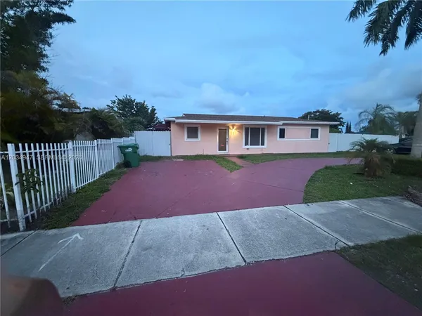 $1,800 | 15431 Southwest 101st Avenue, Miami, FL 33157