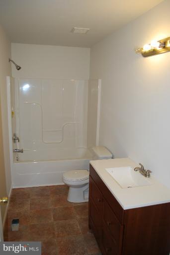 7136 Caledon Road King George, VA 22485 - Photo 8 of 20 Hall bath