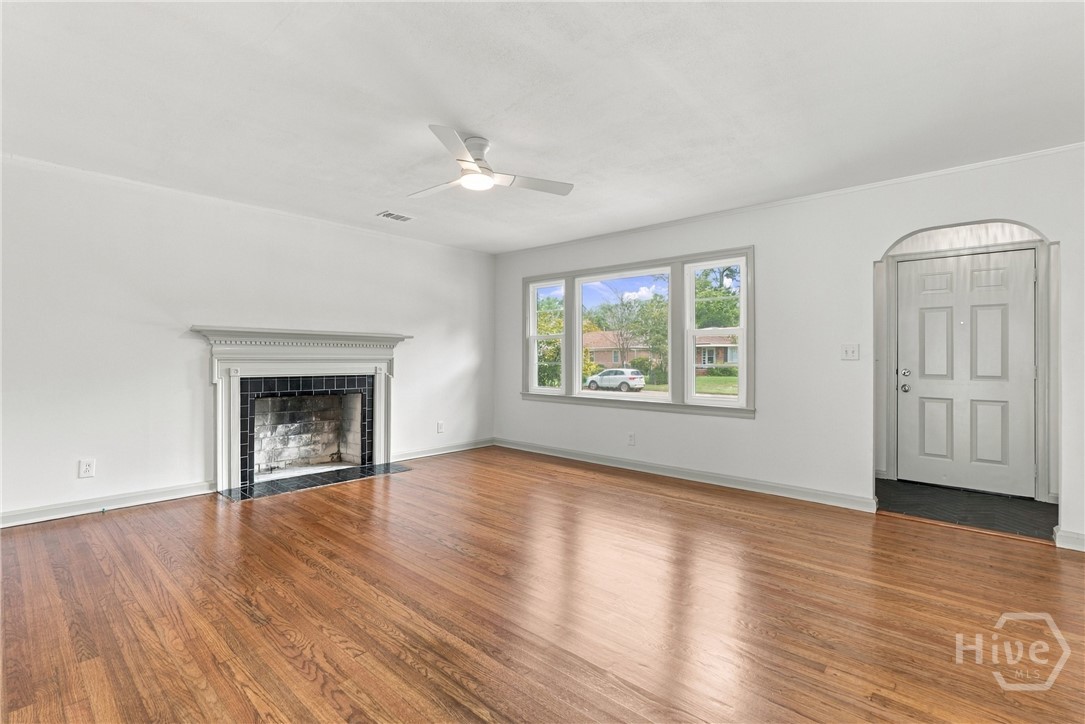 209 Brandywine Road Savannah, GA 31405 - Photo 9 of 45 LIVING ROOM W/FIREPLACE