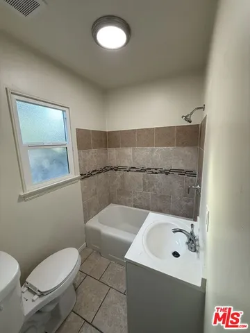 $1,900 | 5242 Mccallum Avenue, Unit E, South Gate, CA 90280