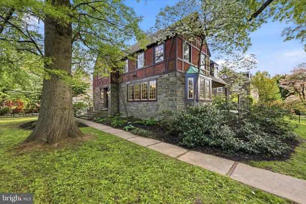 $850,000 | 512 Woodbrook Lane, Philadelphia, PA 19119