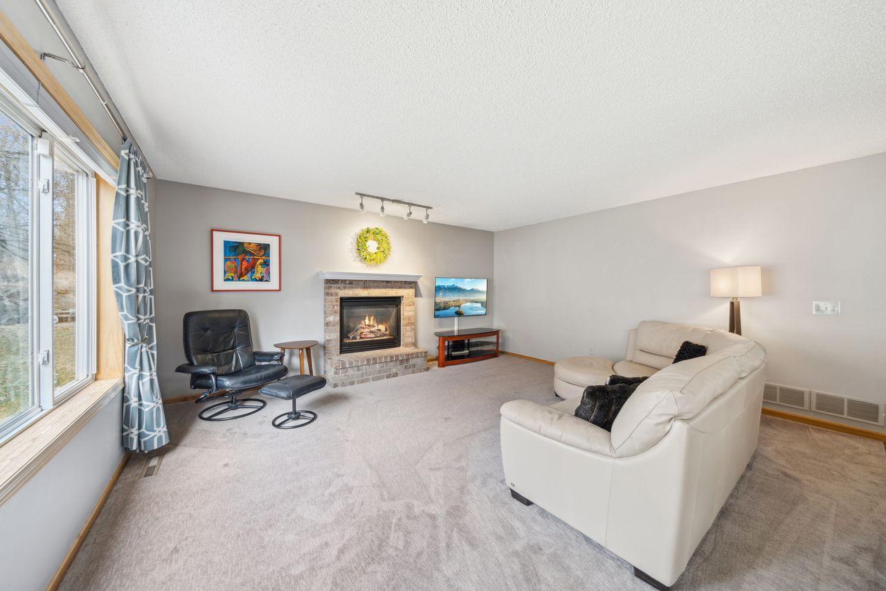 688 Falcon Ridge Road Woodbury, MN 55125 - Photo 9 of 36 Gallery Image 9
