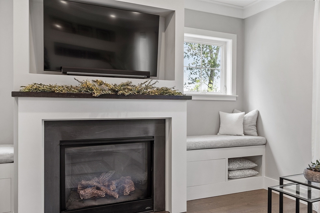 166 Greenwood Road Andover, MA 01810 - Photo 7 of 34 Gallery Image 7