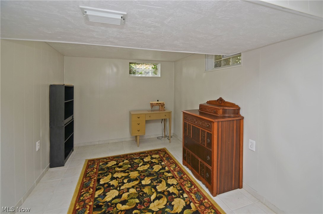 6338 Stumph Road Cleveland, OH 44130 - Photo 25 of 35
