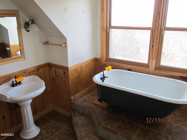 6 Snipe Hollow Road Elizabeth, IL 61028 - Photo 16 of 23 a bathroom with a sink and a bathtub