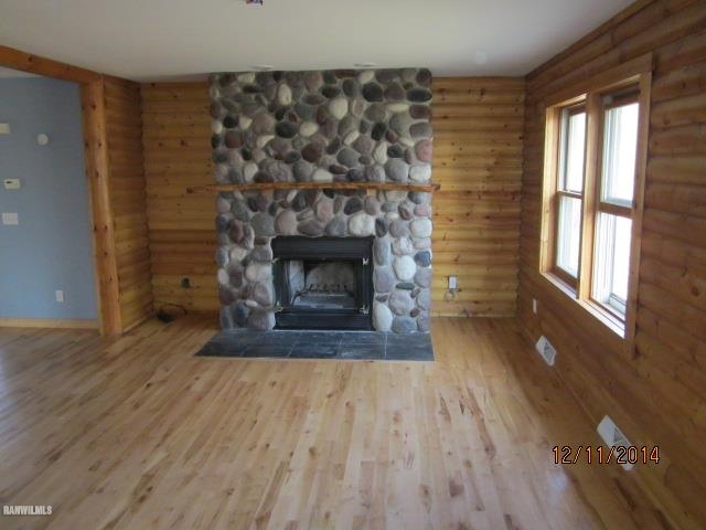 6 Snipe Hollow Road Elizabeth, IL 61028 - Photo 3 of 23 a living room with a fireplace