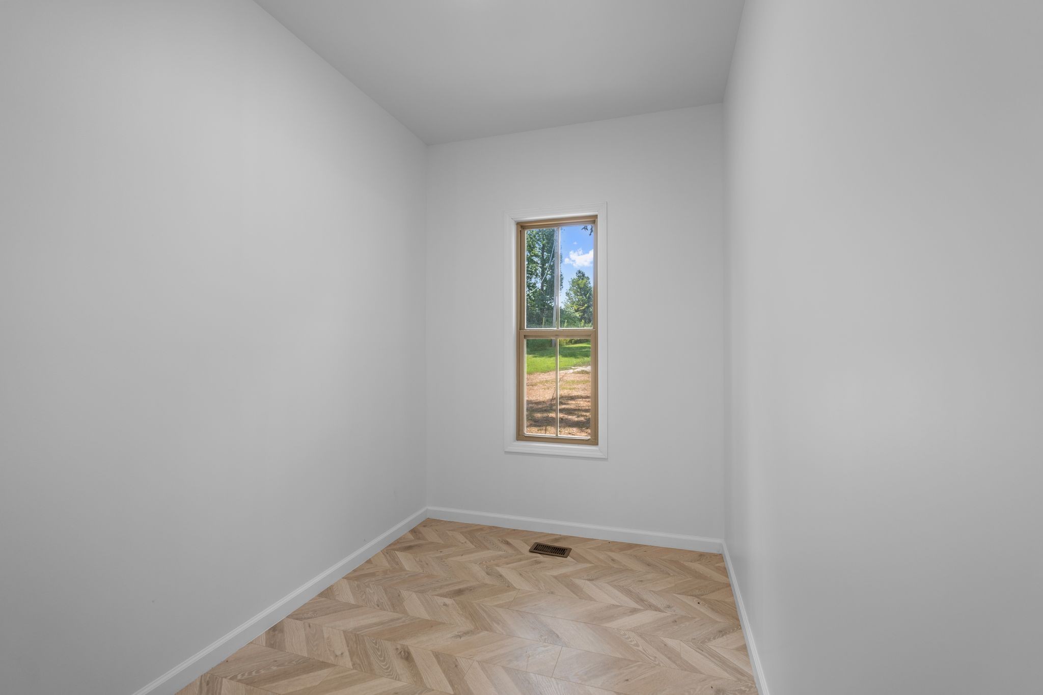 324 Fisherdale Drive Decaturville, TN 38329 - Photo 15 of 36 a view of an empty room and window