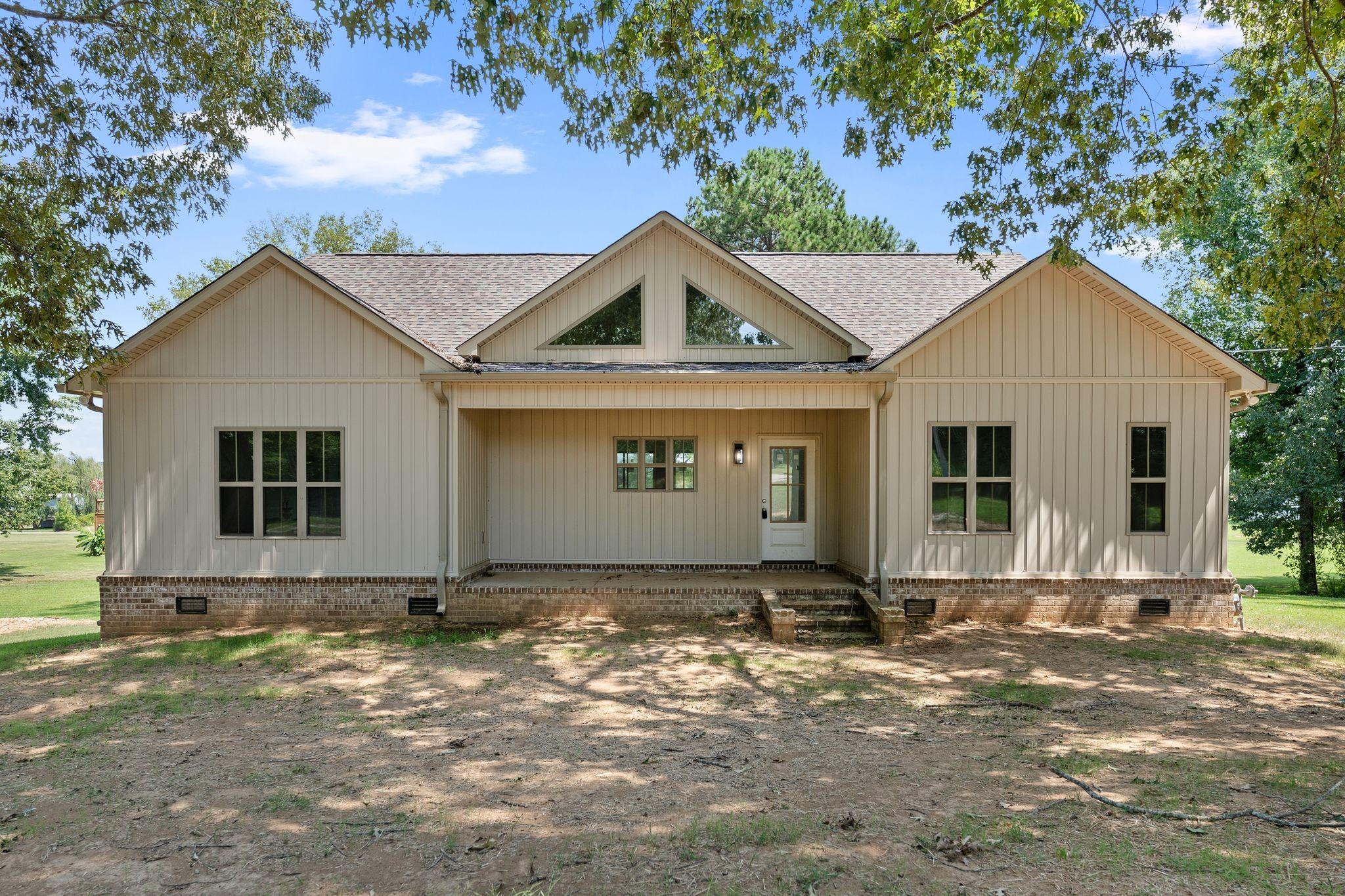 324 Fisherdale Drive Decaturville, TN 38329 - Photo 2 of 36 a front view of a house with a yard