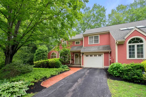 $619,900 | 60 Peninsula Drive, Stratham, NH 03885
