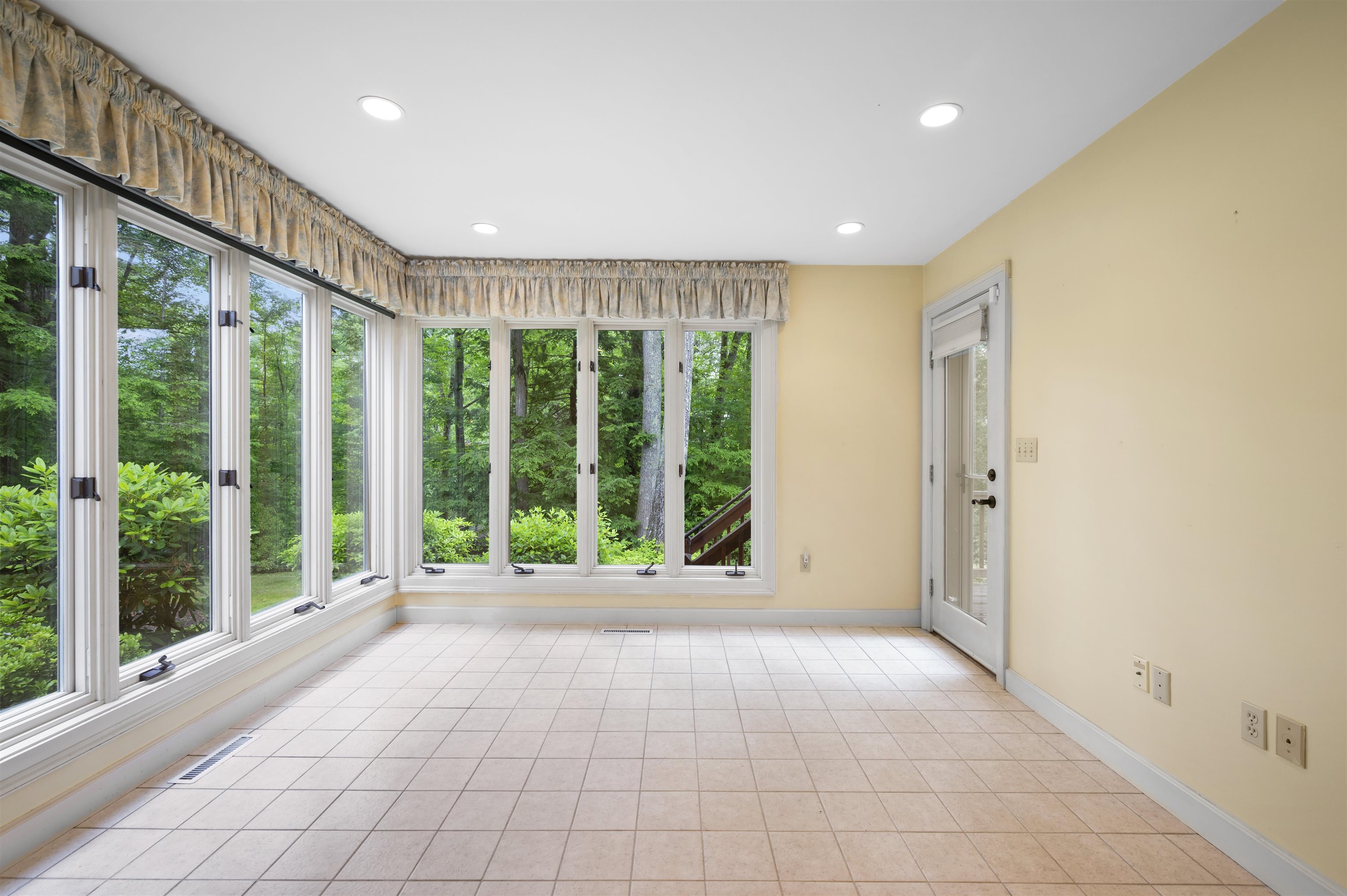 60 Peninsula Drive Stratham, NH 03885 - Photo 18 of 56