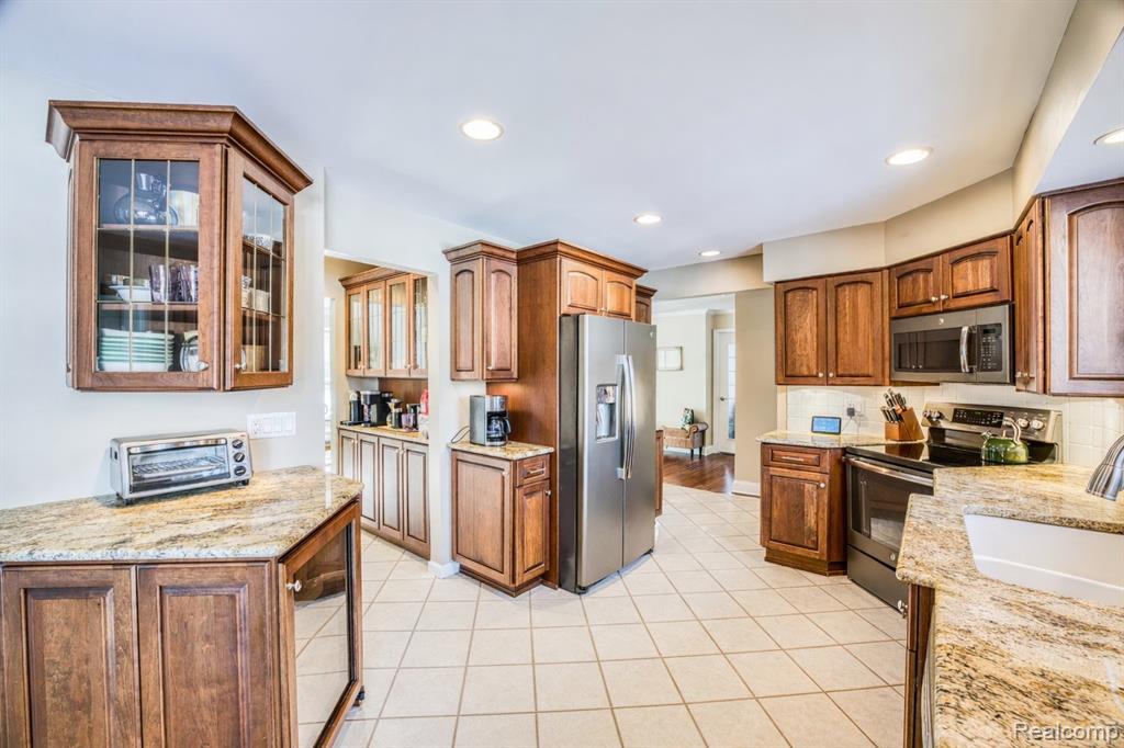 42134 Waterfall Road Northville, MI 48168 - Photo 2 of 47 Gallery Image 2