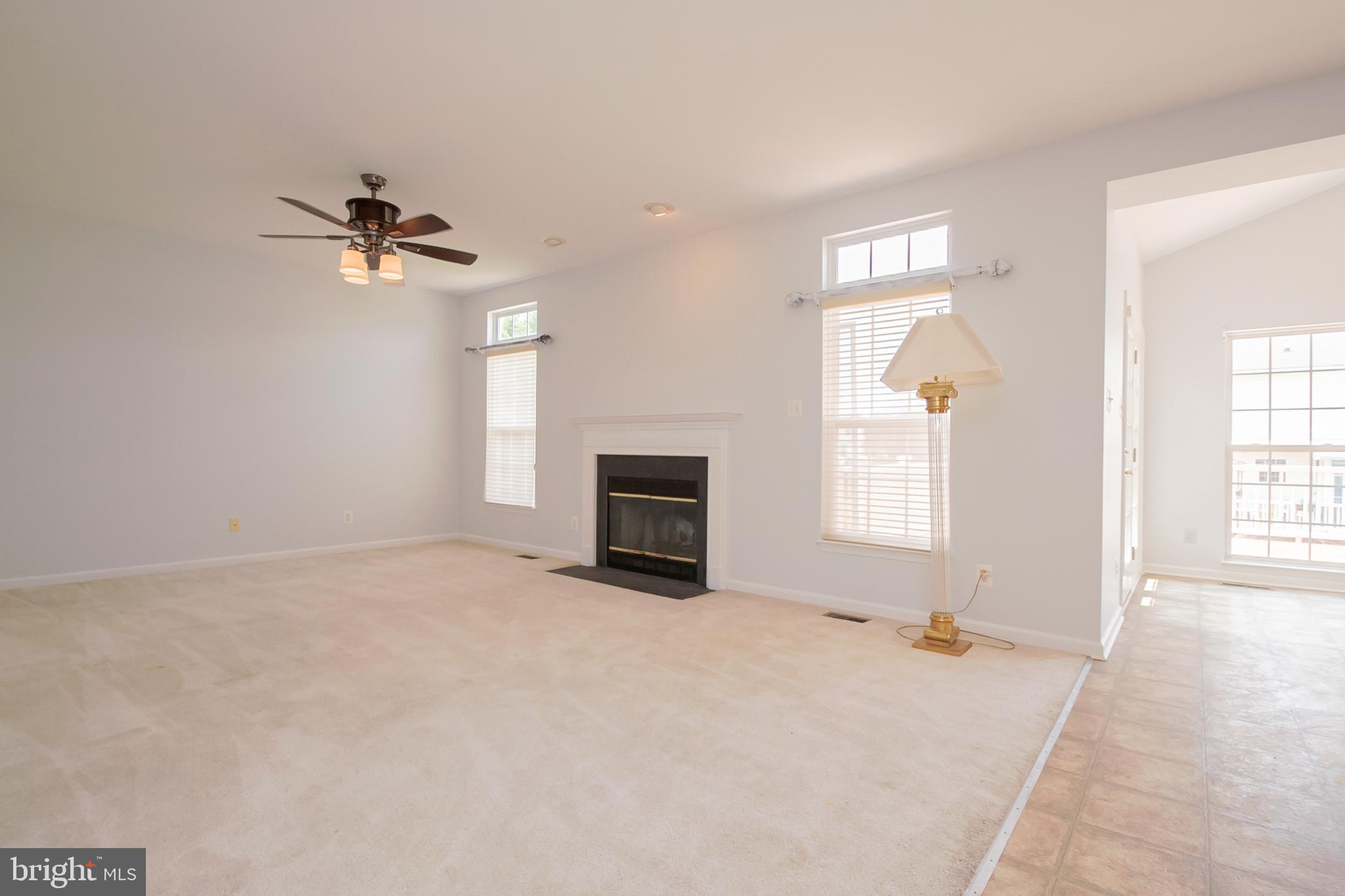 435 Wynthorpe Road New Castle, DE 19720 - Photo 14 of 38 Family room right off of the kitchen
